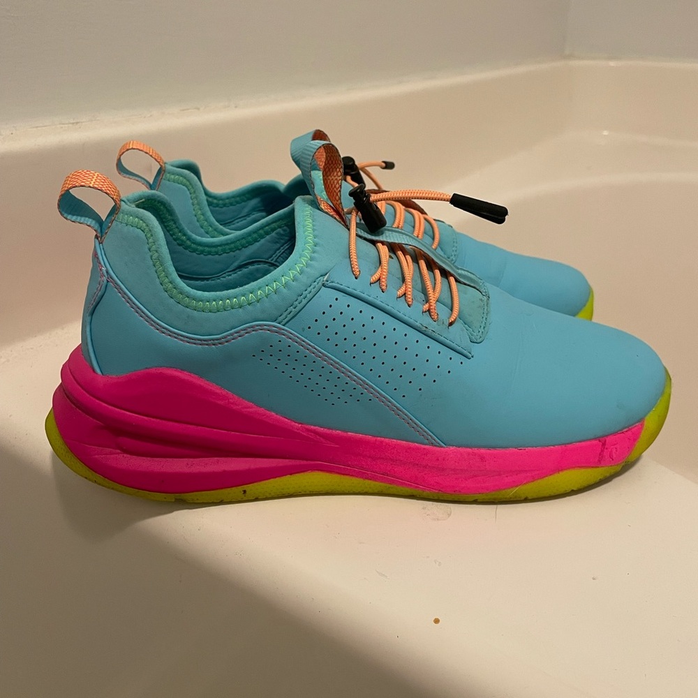 CLOVE Size 9
